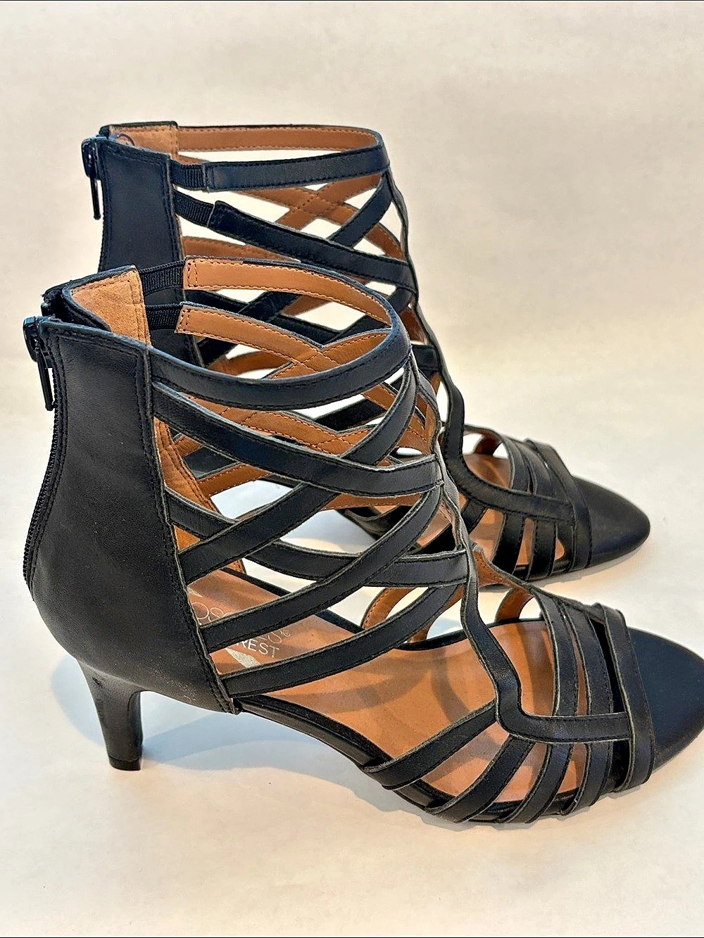 Aerosoles Strappy Leather Heels in Black - Size 8